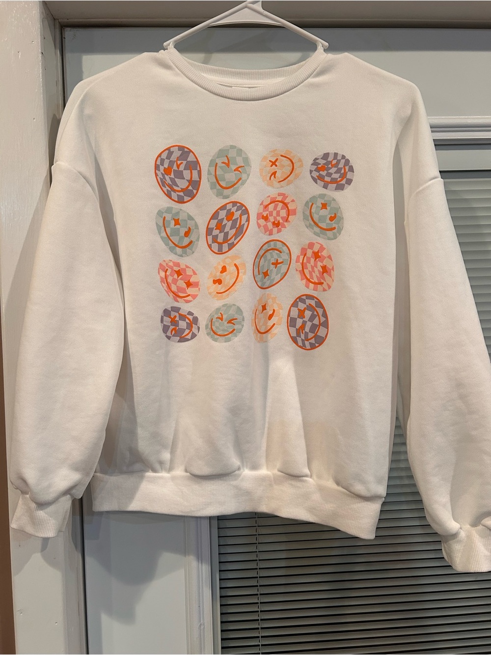 White Graphic Crewneck Sweatshirt with Multicolor Smile Motifs